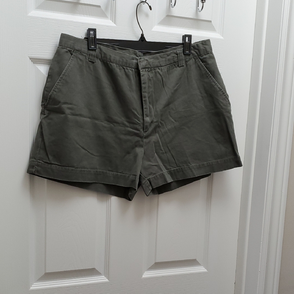 🌸 3/ $30 Dynamite Khaki Zippered Shorts